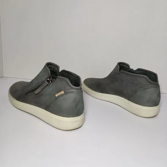 ECCO Women's Soft Nubuck Zip Bootie Size US Smooth